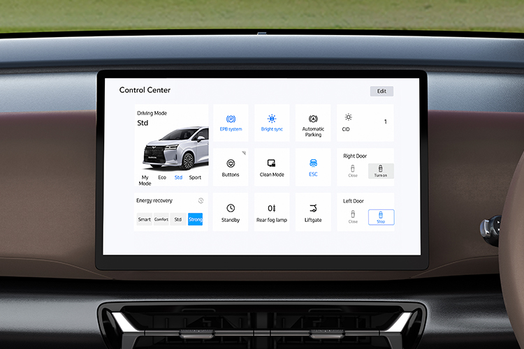 12.8” Control Screen with Smartphone Interconnection